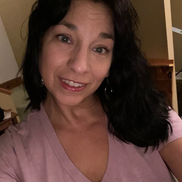 Meet your Posher, Janet - Picture 4 of 5